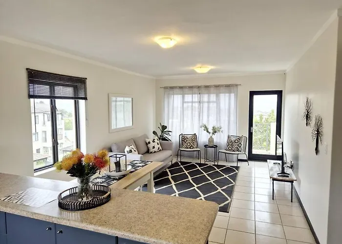 Bright And Sunny 2 Bedroom Flat