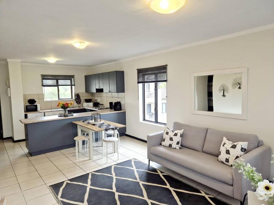 Bright And Sunny 2 Bedroom Flat Apartment