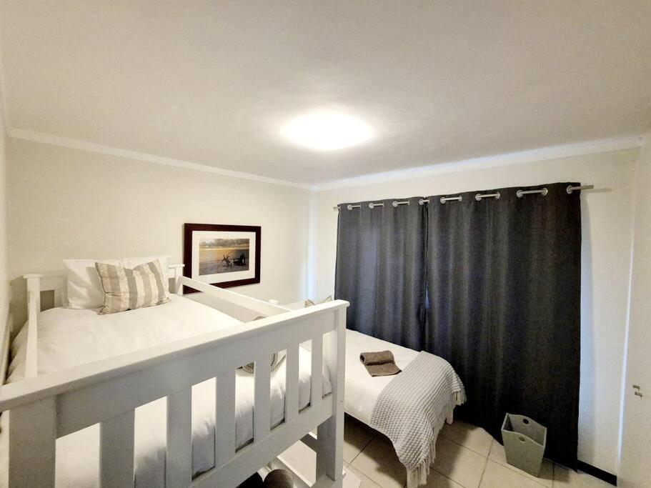 Bright And Sunny 2 Bedroom Flat